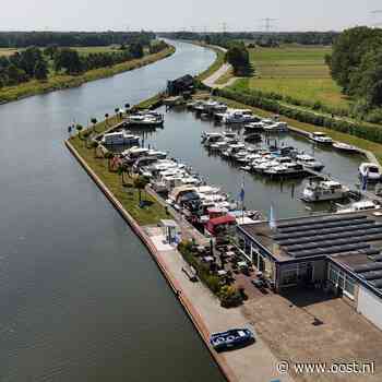 Sluizen dicht: passanten geweerd uit haven Almelo