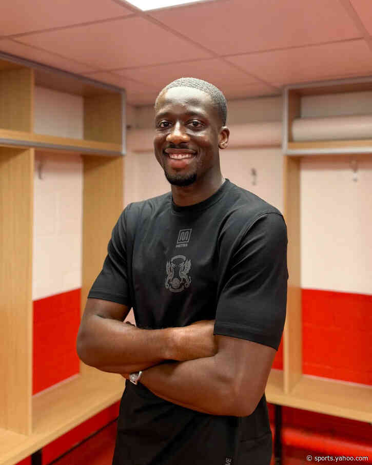 Former Gunner signs to play under his old manager again