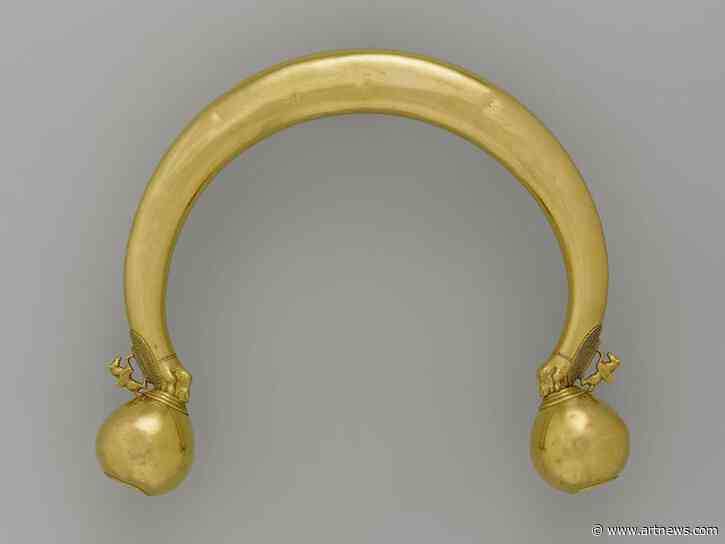 Thieves Snatch 2,500-Year-Old Celtic Gold Torque from French Museum in Broad Daylight