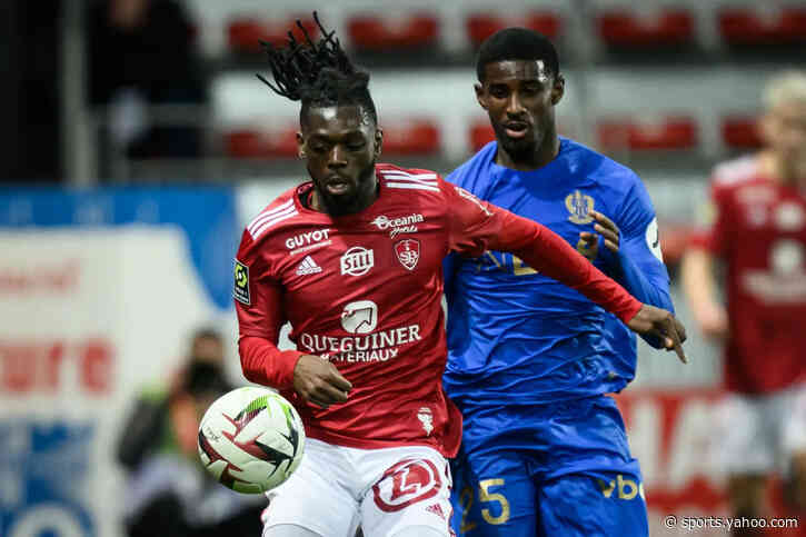Burnley interested in signing Bradley Locko from Brest