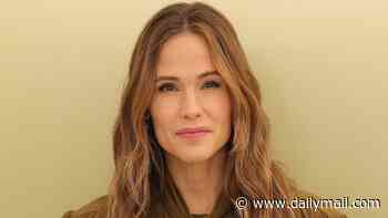 Jennifer Garner says she was asked to stop going to child's soccer practice due to publicity surrounding her