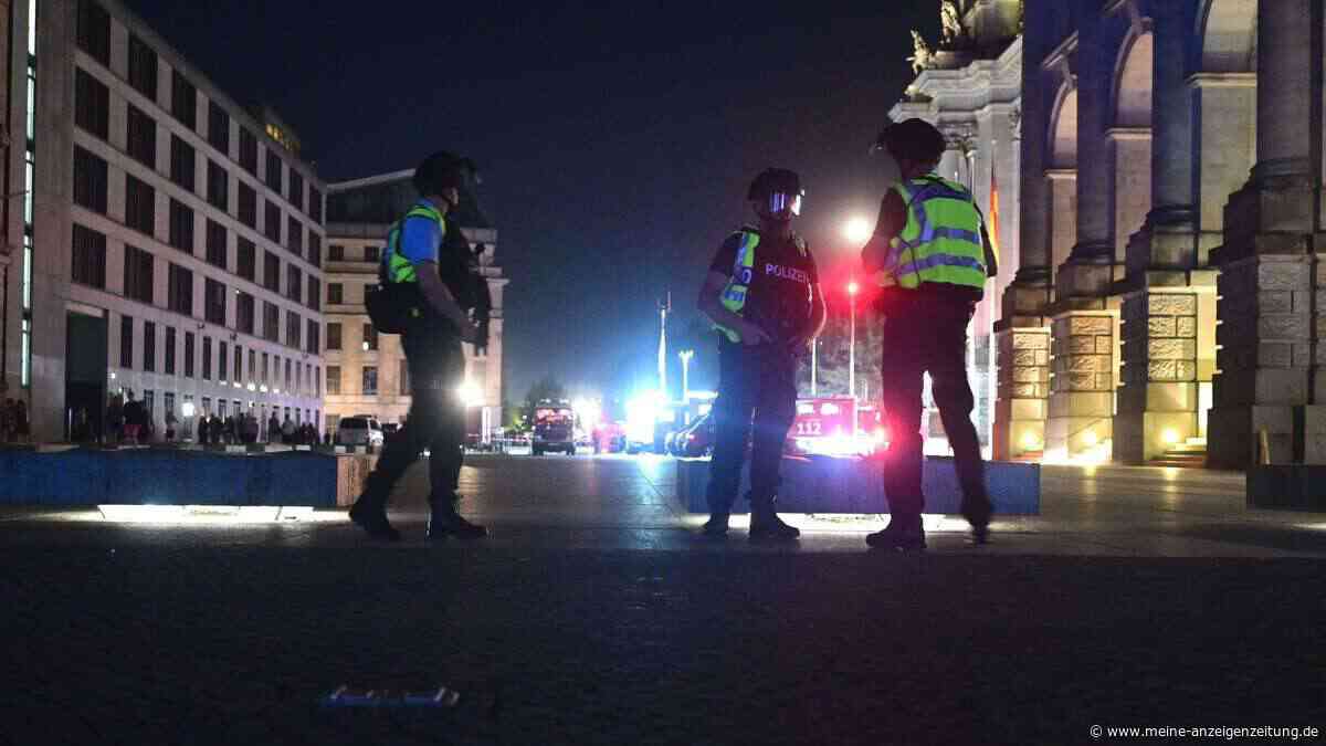 Fahrzeug beim CSD in Menschenmenge - Mindestens ein Toter