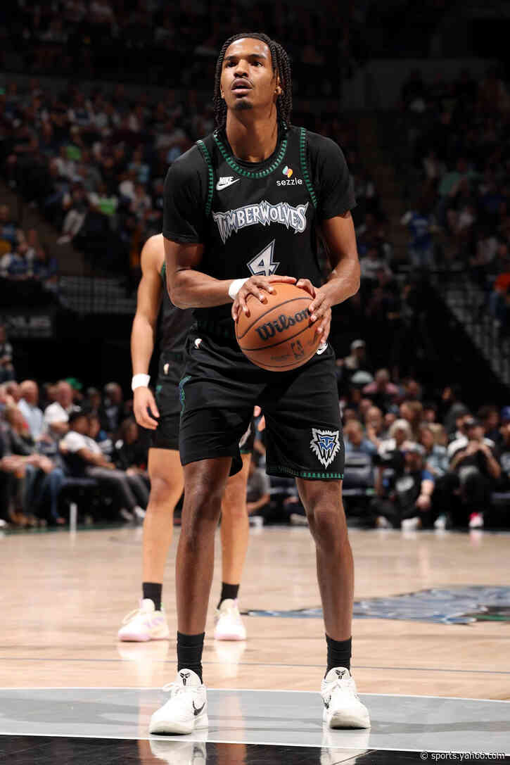 Rockets sign forward Julian Phillips