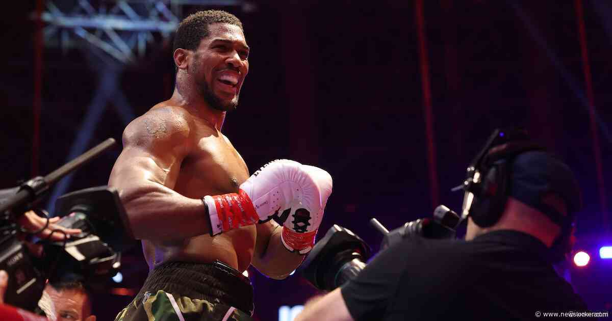 Sensationele en emotionele comeback: Anthony Joshua gaat twee keer neer, maar wint: ‘Het was enorm zwaar’
