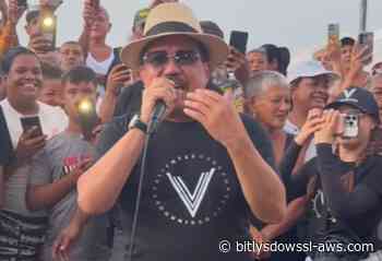 Luis Silva se presentó en Playa Verde en solidaridad con los sobrevivientes de los terremotos a un mes de la tragedia