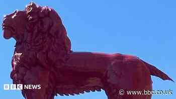 Sculptor calls for Red Lion statue to be repaired