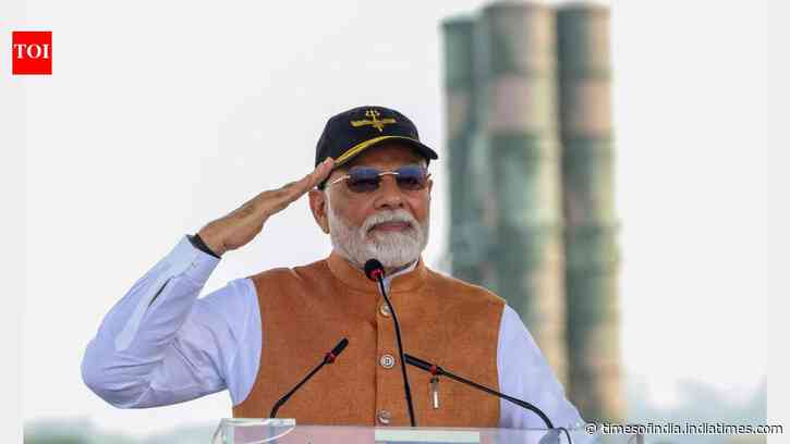 'Gratitude to brave soldiers': PM Modi pays tribute to Kargil heroes on 27th Vijay Diwas