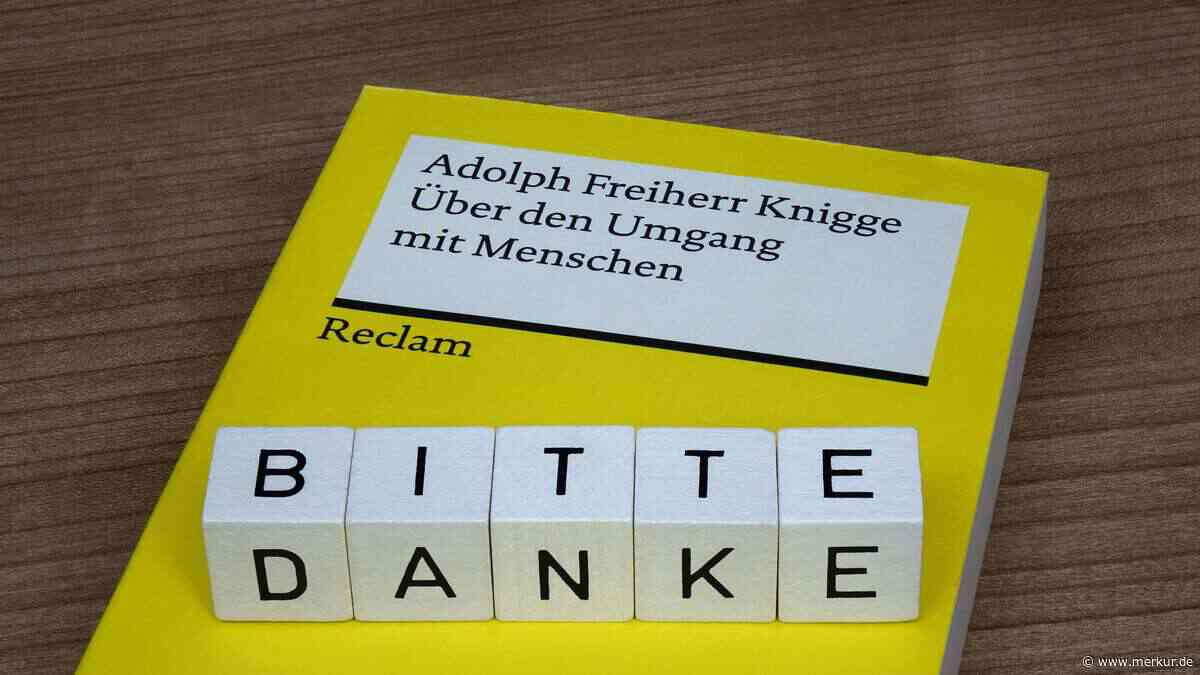 Mantel halten und Tür öffnen – wann Höflichkeit laut Knigge-Expertin übergriffig wirkt