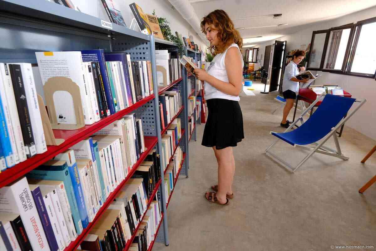 « Un havre de quiétude et de fraîcheur » : Les Pages à la plage, la bibliothèque les pieds dans l’eau à Cannes qui attire toujours autant