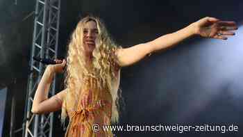 Natürlich, locker, gefühlvoll: Joss Stone bringt die Autostadt zum Leuchten