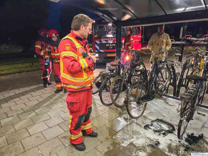 Fiets in brand bij station in Scheemda