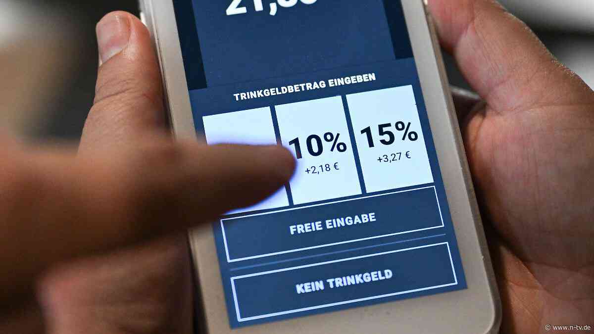 Oft mindestens zehn Prozent: Trinkgeld per Kartenlesegerät - unverschämt oder praktisch?