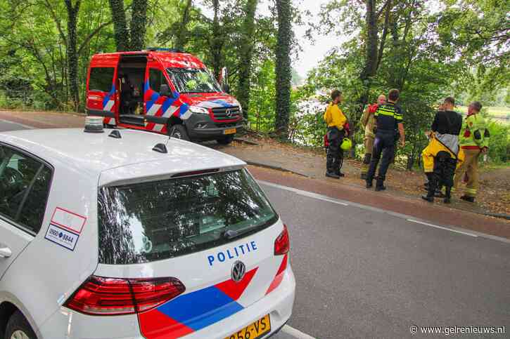 Verwarde man van brug gehaald
