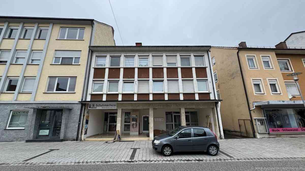 Unbekannte kleben Türschloss von AfD-Büro in Vöhringen zu