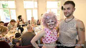 Wimpern, Klebeband, Mut: Ein Nachmittag als Drag-Figur in Braunschweig