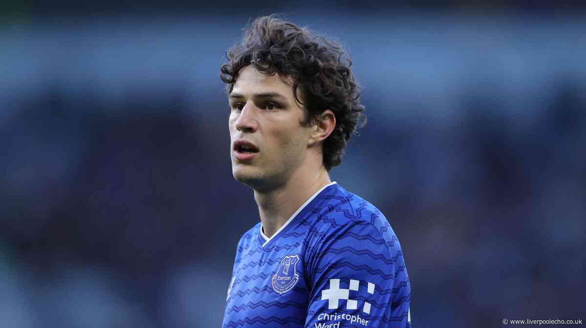 Merlin Rohl addresses Everton dilemma after playing three positions already in pre-season