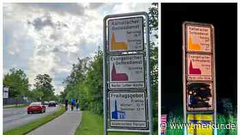 Freitagsgebet-Schild mit schwarzer Farbe besprüht – nur vier Tage nach dem Aufstellen