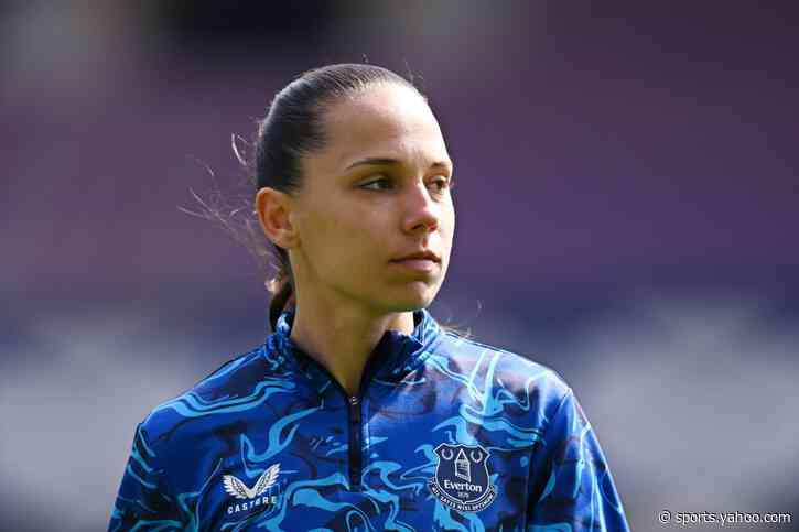 Barcelona re-sign Everton defender Fernández