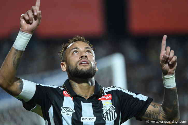 Neymar scores twice, mocks critics on Santos return