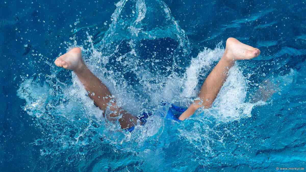 Polizeieinsatz in Therme in Oberbayern: Betrunkener pöbelt Badegäste an und bedroht Beamte