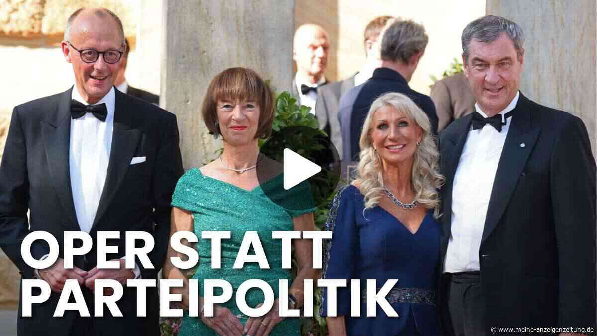 Bayreuther Festspiele eröffnet: Söder, Merz und Merkel zeigen sich auf Rotem Teppich