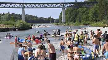 Touristen kentern in Wehranlage – die Fotos zum Großeinsatz an der Isar