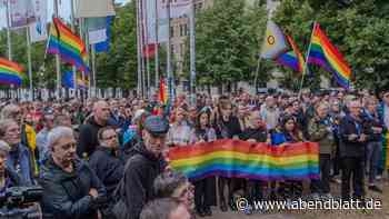 Nach Anschlag auf CSD: 800 Menschen versammeln sich bei Kundgebung in Hamburg