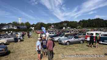 Erstes Oldtimer-Treffen in Rechtmehring lockt über 200 Fahrzeuge an