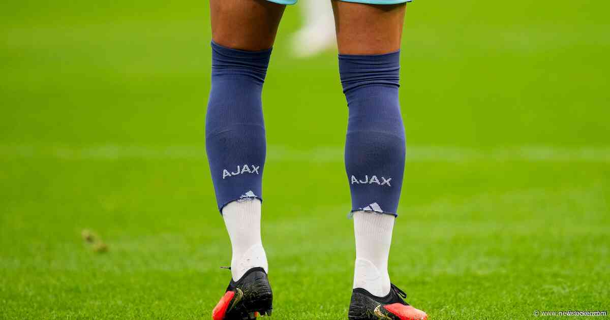Opvallend beeld: Burnley-spelers dragen afgescheurde Ajax-sokken tijdens oefenduel
