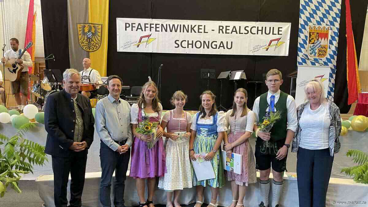 94 Schüler der Pfaffenwinkel-Realschule feiern ihren Abschluss