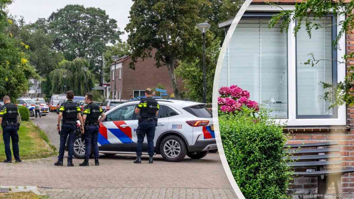 Inwoners Mijdrecht sidderen na kogelregen  op woning: ’Hopelijk zijn die té dure auto’s nu weg’