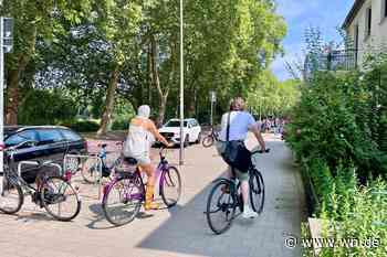 Räder und E-Scooter auf dem Gehweg: Mensa-Anwohnerin in Angst