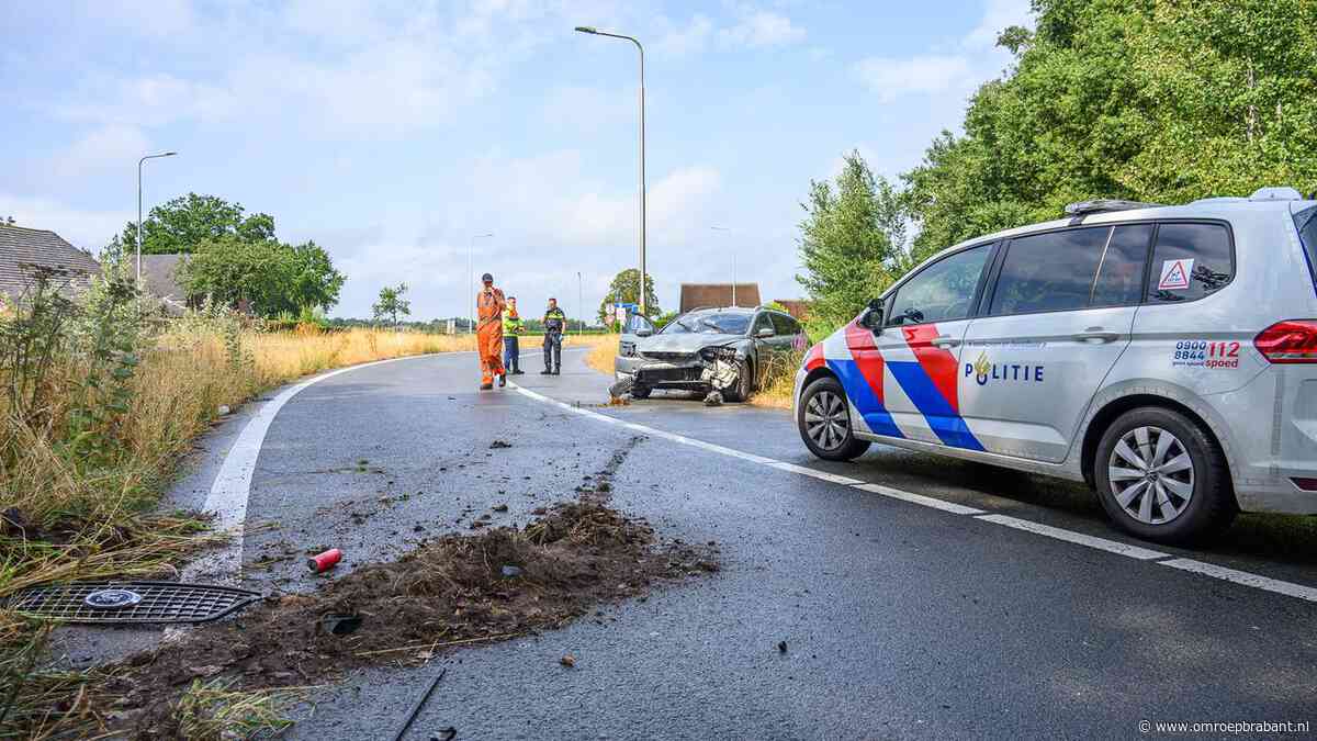 Vrouw zonder rijbewijs vliegt uit de bocht op A58 bij Bavel
