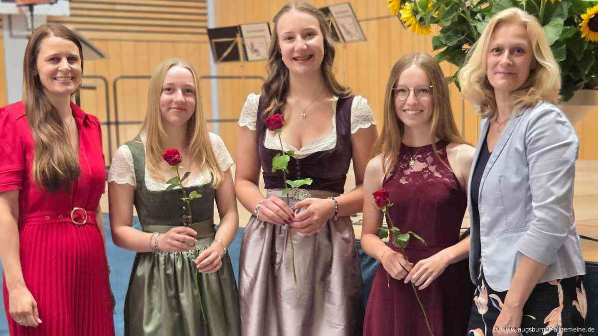 Mit Zuversicht in einen neuen Lebensabschnitt: 78 Absolventinnen feiern ihren Abschluss