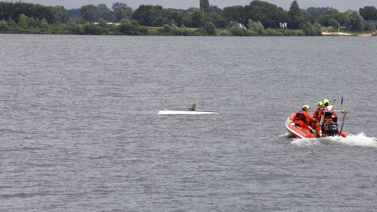 Man valt overboord maar kan nog net belletje plegen voor hulp