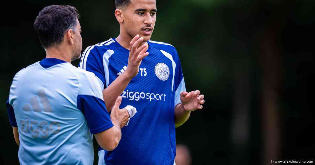 Ouazane blij dat het niet meer over Real Madrid gaat: 'Gaf me de kracht om terug te keren bij Ajax'