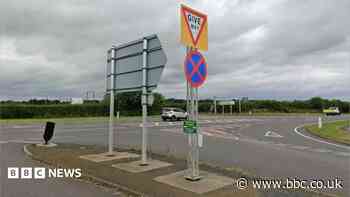 Man dead and woman seriously injured in crash