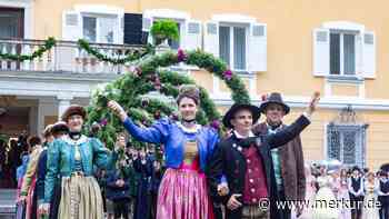 Tausende feiern Tutzinger Fischerhochzeit mit Brautpaar und Festzug