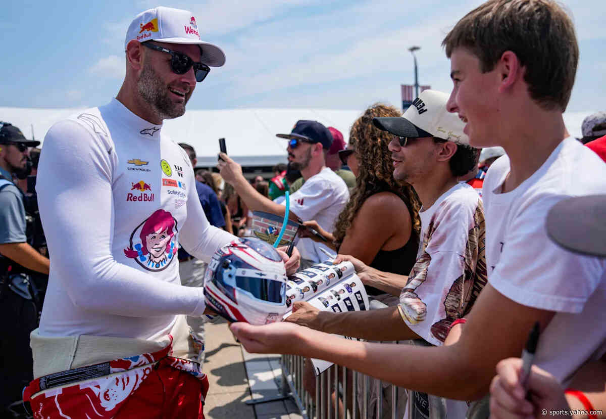 Shane van Gisbergen tries to re-install steering wheel during NASCAR Indianapolis race