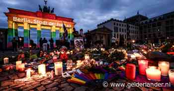 Brandenburger Tor licht op in regenboogkleuren na aanslag Berlijn: ‘We laten vrijheid niet afpakken’