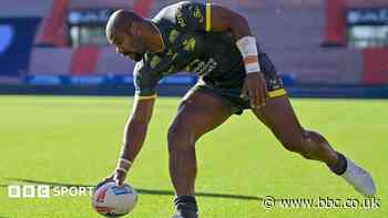 Leeds winger Sivo suffers suspected broken forearm