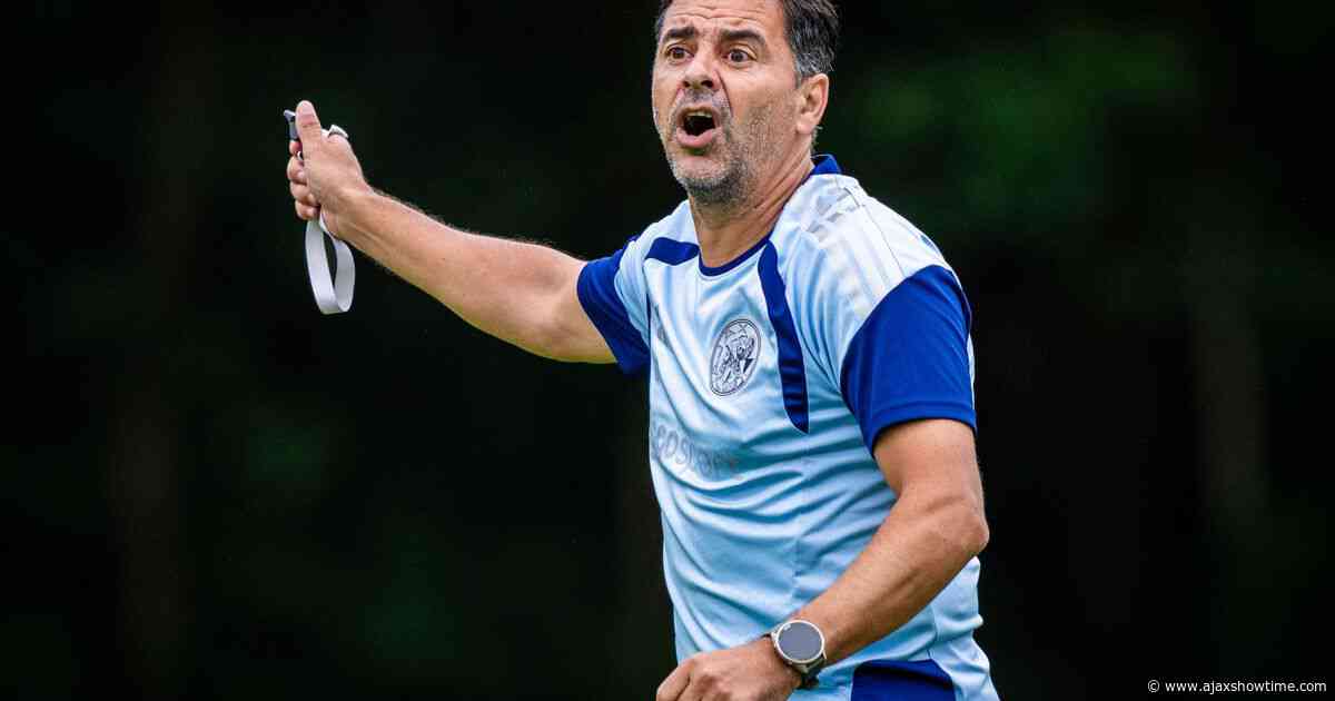 Rondom Ajax: ‘Verhalen over dat Míchel geen Engels kan, kunnen de prullenbak in’