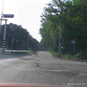 Papa fietst door rood, zoonlief is gelukkig een stuk slimmer