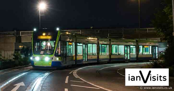 London tram driven the wrong way through Croydon town centre