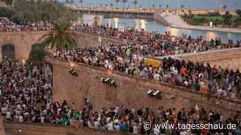 Zehntausende protestieren gegen Massentourismus auf Mallorca