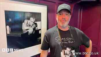 Photographer recalls celebrity culture of 1990s