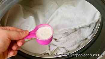 I make my yellow-stained pillow whiter with 1 scoop of natural Home Bargains item