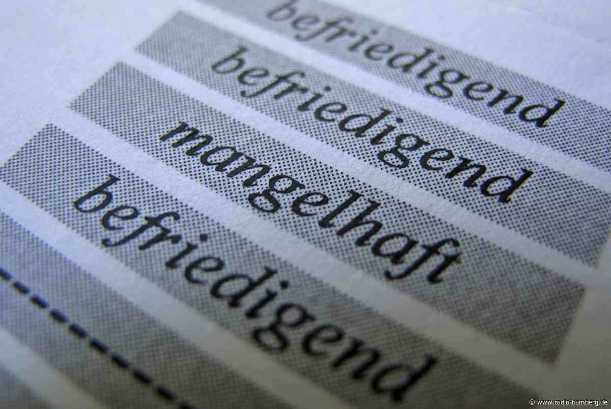 Wie Eltern auf das Zeugnis ihres Kindes reagieren sollten