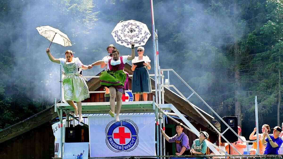 Spektakel am Sprungturm: Großer Andrang beim Dirndlspringen