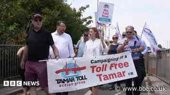 Hundreds join bridge march to protest toll charges